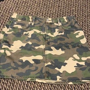 Camo mini skirt